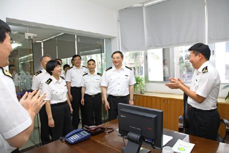 胡伟到湛江海关调研指导第二批党的群众路线教育实践活动(图)