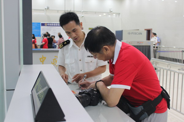 世界客商点赞海关服务(图)