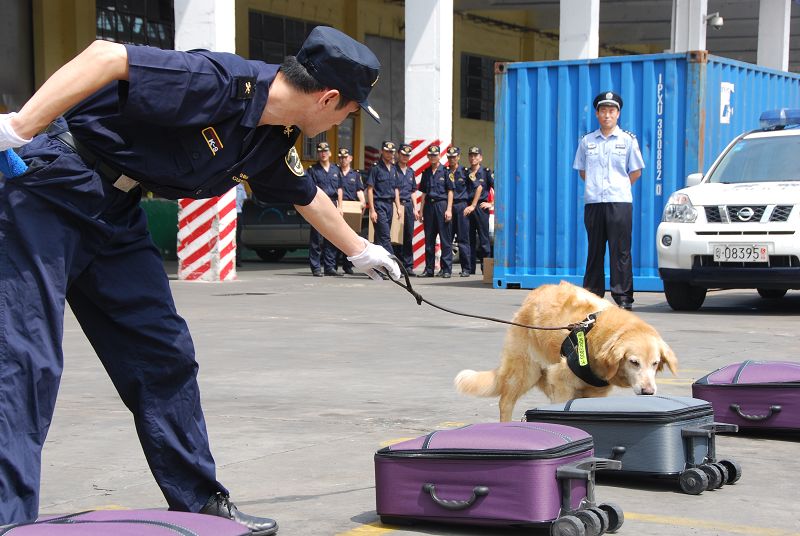 黄埔海关"缉毒犬开放日"暨"国际禁毒日"宣传活动