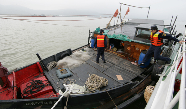 大肚小渔船 藏350万元走私货 拱北海关查获一起高科技产品走私大案