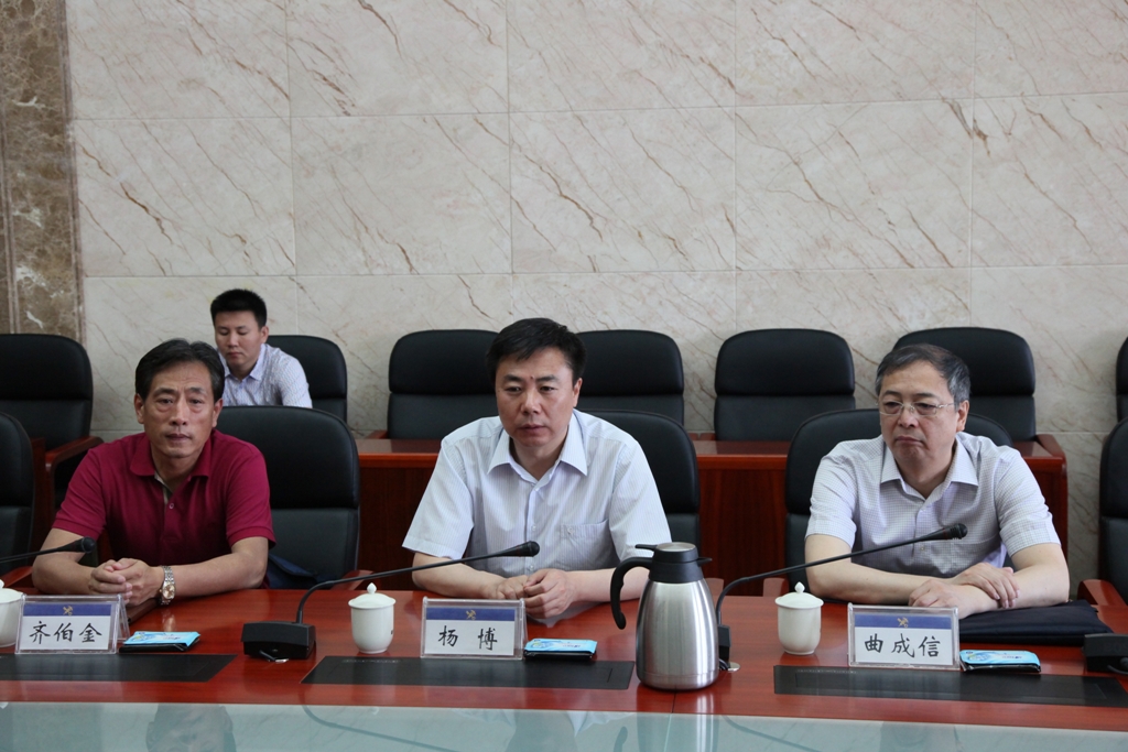 7月5日,满洲里海关副关长唐庆涛与满洲里市委书记杨博