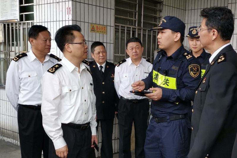 关长卢厚林赴深圳海关学习考察